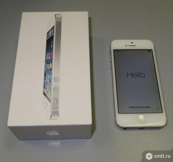 Смартфон Apple 5 16GB White. Фото 1.