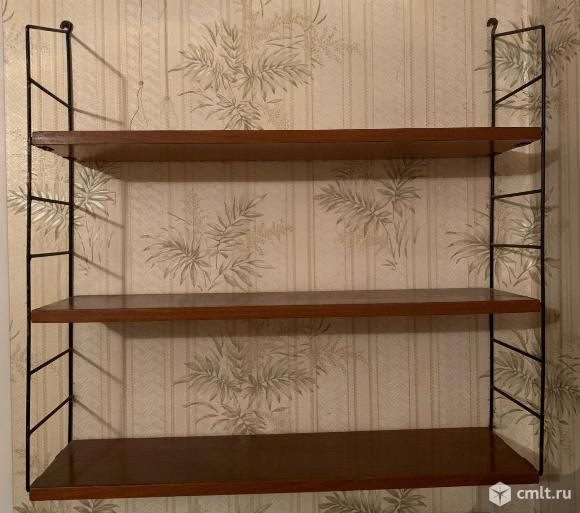 Книжная полка на стену 60-70-х годов (СССР). Фото 1.