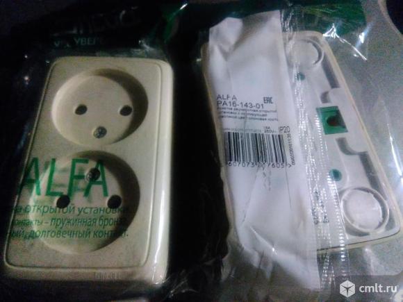 Розетки наружные двойные с задней пластиной. Фото 1.