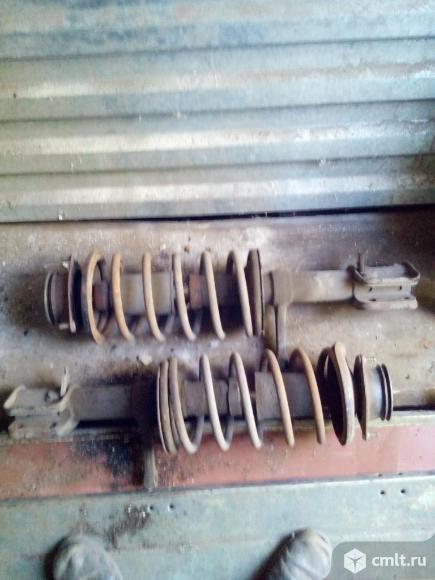 Стойки передние еа ваз 2109. Фото 1.