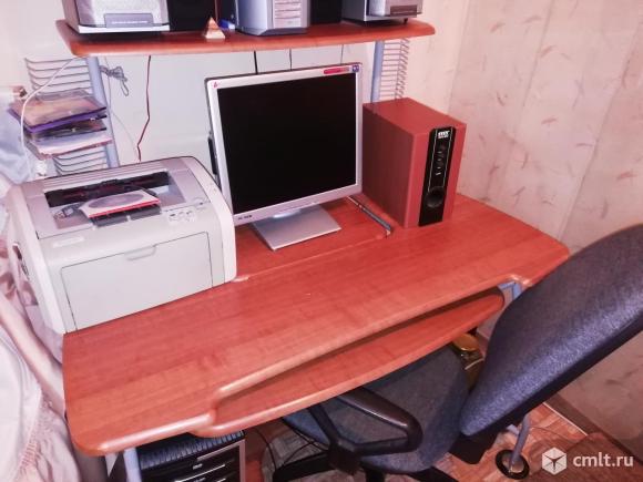 Компьютерный стол. Фото 1.