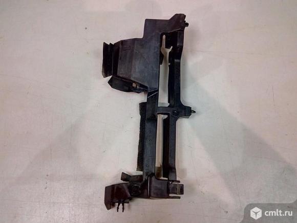 Дефлектор радиатора левый TOYOA RAV4 13- б/у 1669526010 4*. Фото 1.