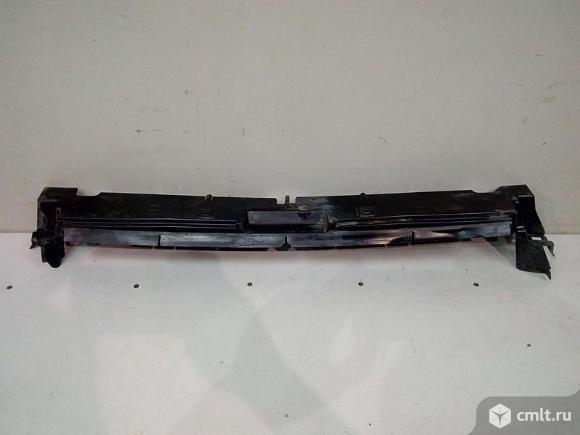 Дефлектор радиатора нижний TOYOA RAV4 13- б/у 1668336010 4*. Фото 1.