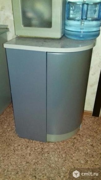 Тумба кухонная полукруглая, цв. перламутрово-синий с серым. Фото 1.