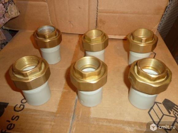 Муфта полипропиленовая разъемная с внутренней резьбой 40-1 1/4. Фото 1.