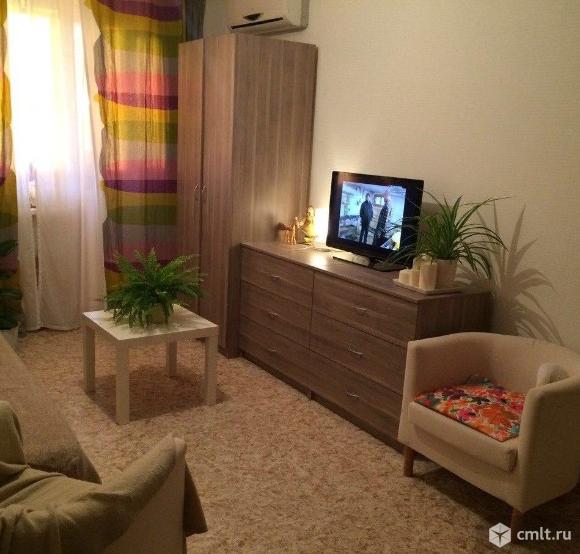 Малогобаритная ОднушкаОстановка рядом с домом.Магазины, Памятник Славы, Кафе Жарпицца. Фото 1.