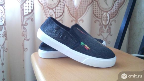 Стильные джинсовые слипоны(новые). Фото 1.