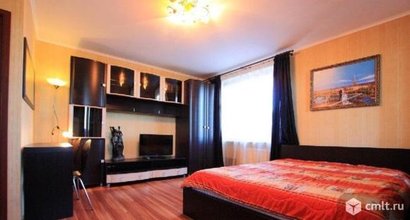 Квартира тёплая с очень хорошим ремонтом. Самолёт! До центра 5 минут.. Фото 1.