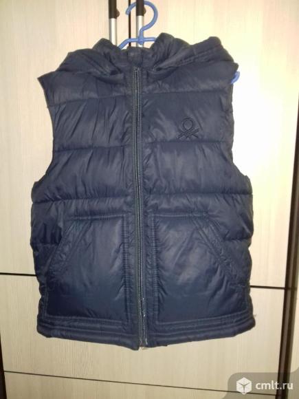 Жилетка  BENETTON детская на 4- 6 лет. Фото 1.