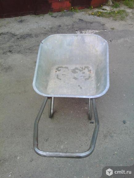 Тачка садовая на двух колёсах Б/у. Фото 5.