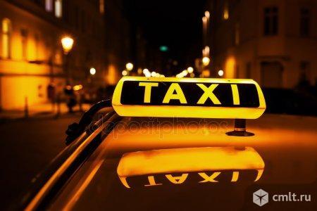 Водитель Яндекс такси. Фото 1.