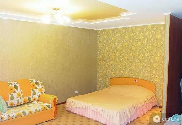 Не большая, но очень уютная квартира!Самолёт!Остановка космонавтов!Рядом мини рынок, магазины и т.д.. Фото 1.