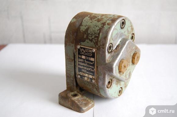 Насос шестеренный Г11-11А. Фото 1.