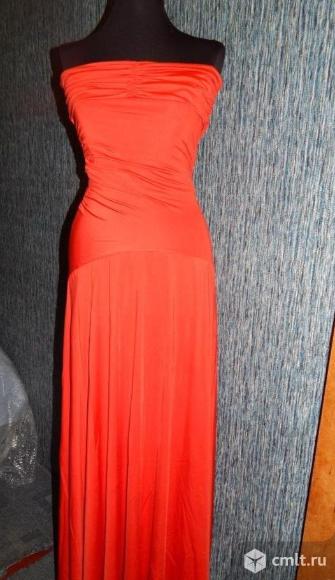 Красное длинное платье. Фото 1.