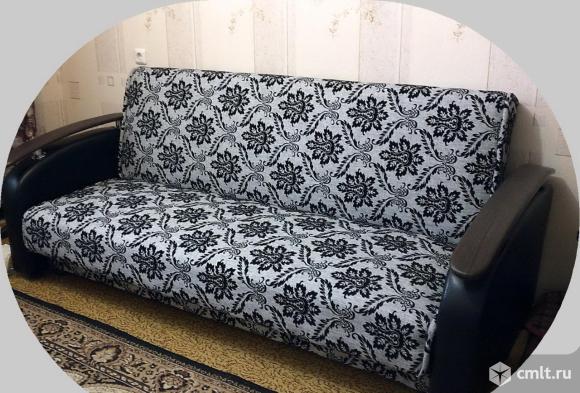 Диван полноразмерный пружинный блок. Фото 1.