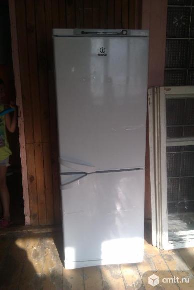 Холодильник Индезит. Фото 1.