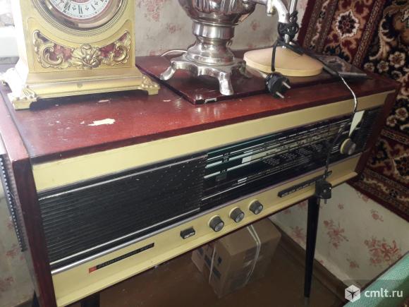 Радиола Кантата 204, ламповый радиоприемник, проигрыватель пластинок. Фото 1.