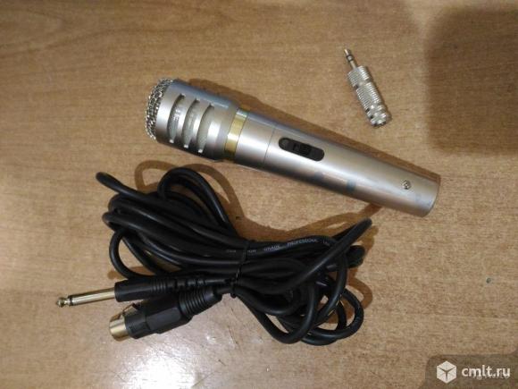 Микрофон для караоке BBK. Фото 1.