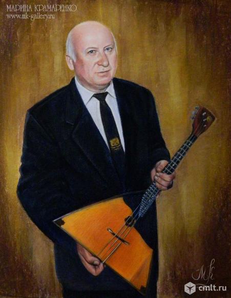 Портрет преподавателя выполнен по фото на заказ цветными карандашами и пастелью