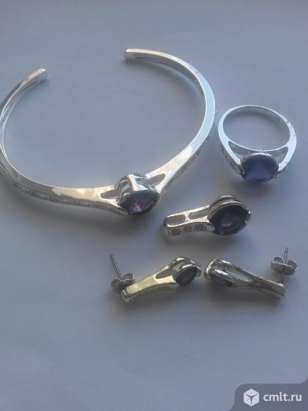 Комплект бижутерии. Фото 1.