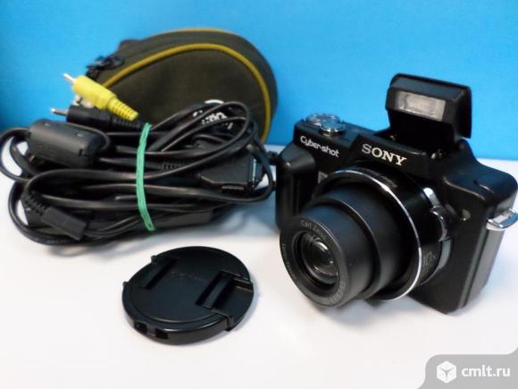Фотоаппарат цифровой Фотоаппарат Sony Cyber-shot DSC-H10. Фото 1.