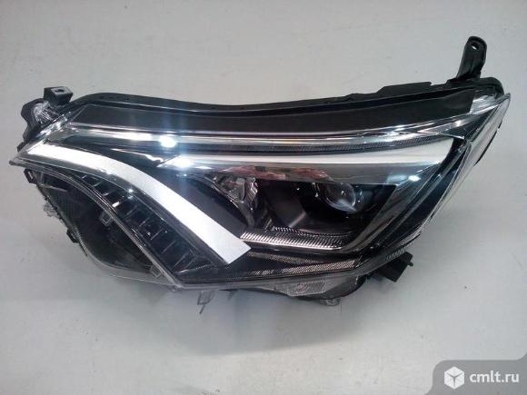 Фара левая LED TOYOTA RAV 4 15- б/у 8117042650 3*. Фото 1.