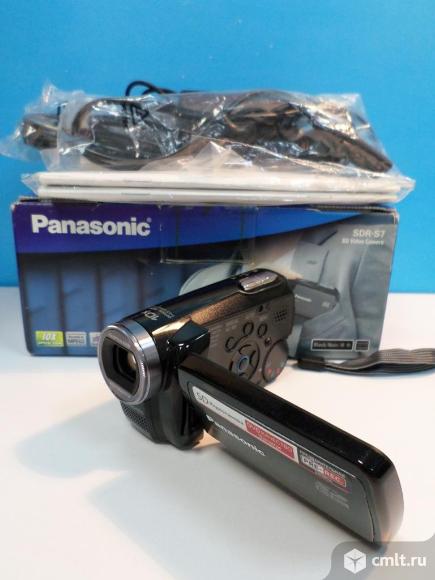 Видеокамера цифровая Видеокамера Panasonic SDR-S7. Фото 1.