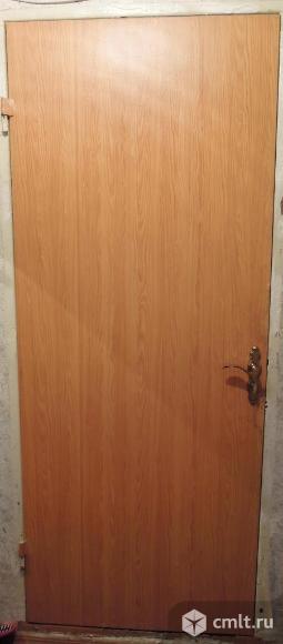Деревянная дверь входная от застройщика ДСК. С замком, без коробки. Размеры 800 х 2000 мм.. Фото 1.