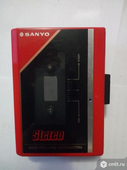 Кассетный стерео плеер SANYO MGP16. Фото 1.
