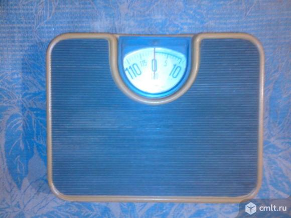 Механические напольные весы. Фото 1.