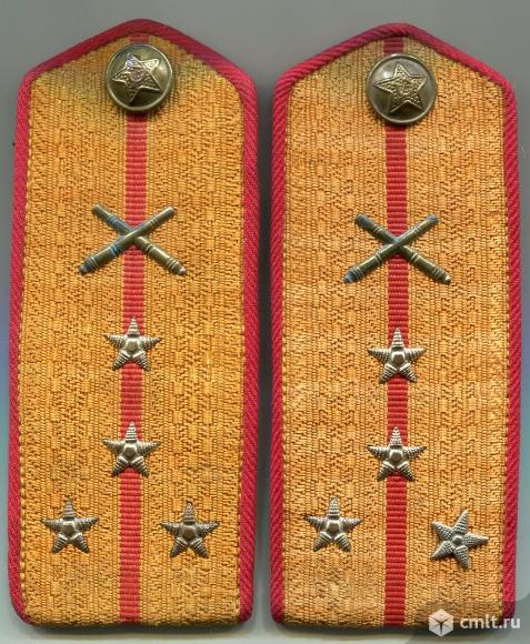 Военную атрибутику.. Фото 1.