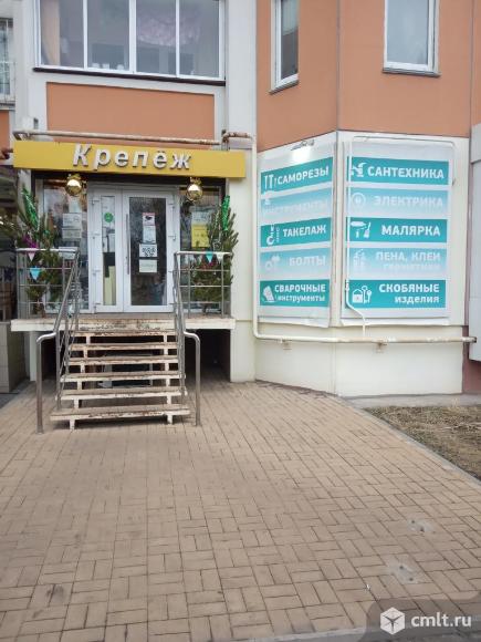 Продавец. Фото 1.