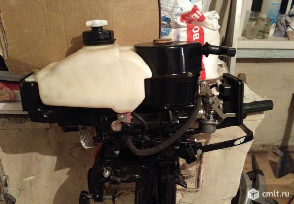 Двухтактный лодочный мотор Tohatsu 3.5 л.с.+ масло. Фото 6.