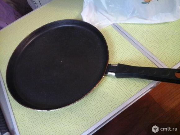 Блинница (сковородка такая) чуть-чуть бу. Фото 1.
