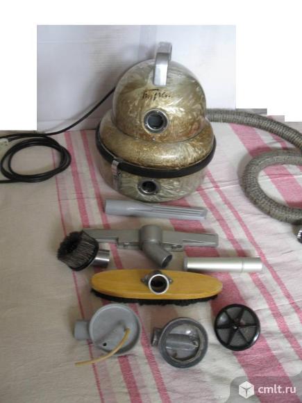 Пылесос "БУРАН"1958. Фото 1.