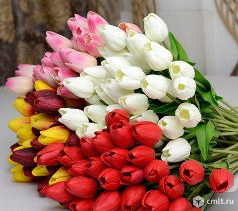 Рабочие по срезке и упаковке тюльпанов в теплице.. Фото 3.