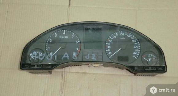 Панель приборов Audi A8 D2. Фото 1.