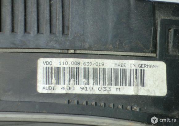 Панель приборов Audi A8 D2. Фото 2.