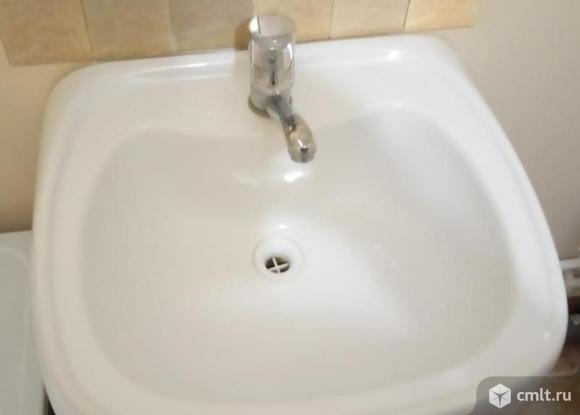 Керамическую раковину продаю.. Фото 1.