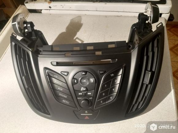 Блок управления магнитолой Форд. Фото 1.