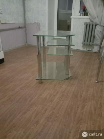 Стол-тумба 70х50х65 см стеклянный, ножки хром, 4 полки. Фото 2.