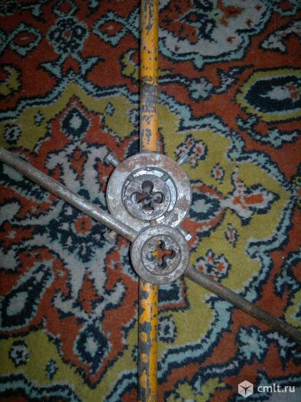 Плашкодержатели , плашки. Фото 1.