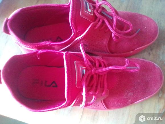 Кроссовки fila красного цвета. Фото 3.