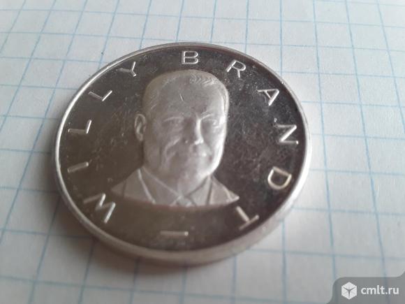 Медаль канцлера Германии Willy Brandt - 1969г. 30мм. Серебро. Фото 5.