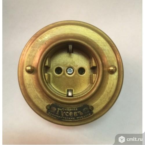 Розетка круглая металл в стиле лофт. Фото 6.