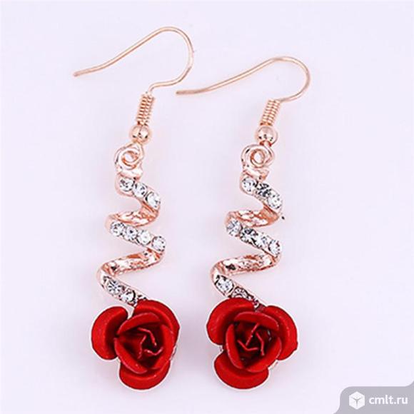 Серьги в виде розы. Фото 1.