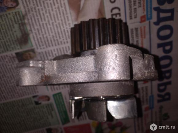 Помпа насос водяной 30 92 2206  076121005A  бу. Фото 5.