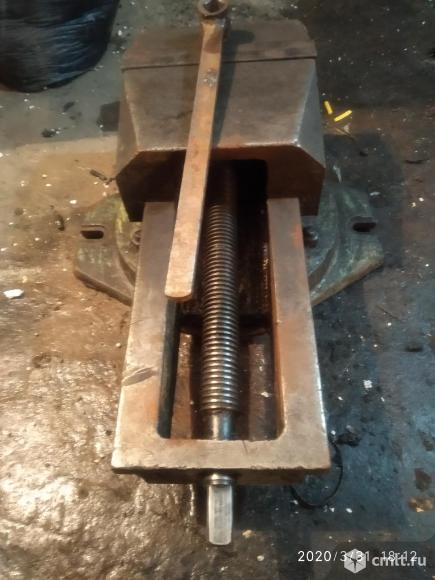 Тиски станочные. Ширина губок 250. Торг.. Фото 1.