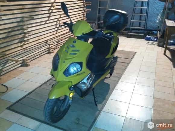 Скутер Omaks F3 150. Фото 1.