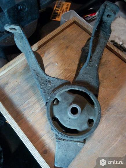 Подушка двигателя toyota. Фото 1.